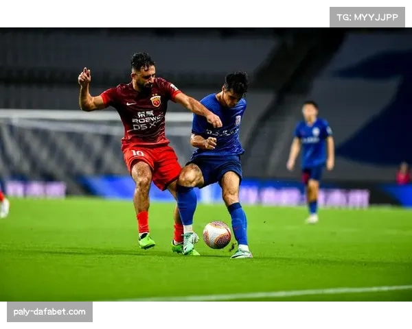 海港高位逼抢与申花快速反击 呈现不同战术理念碰撞